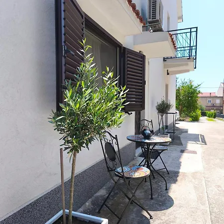 Apartament Lamasha *