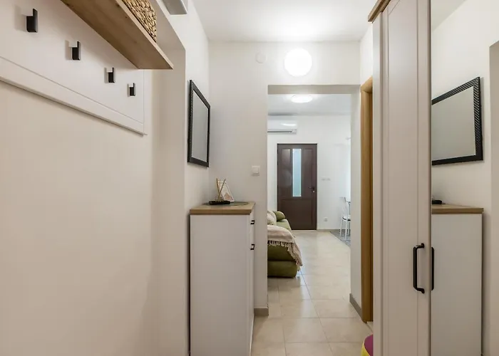 Apartament Lamasha *