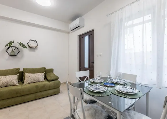 Apartament Lamasha *